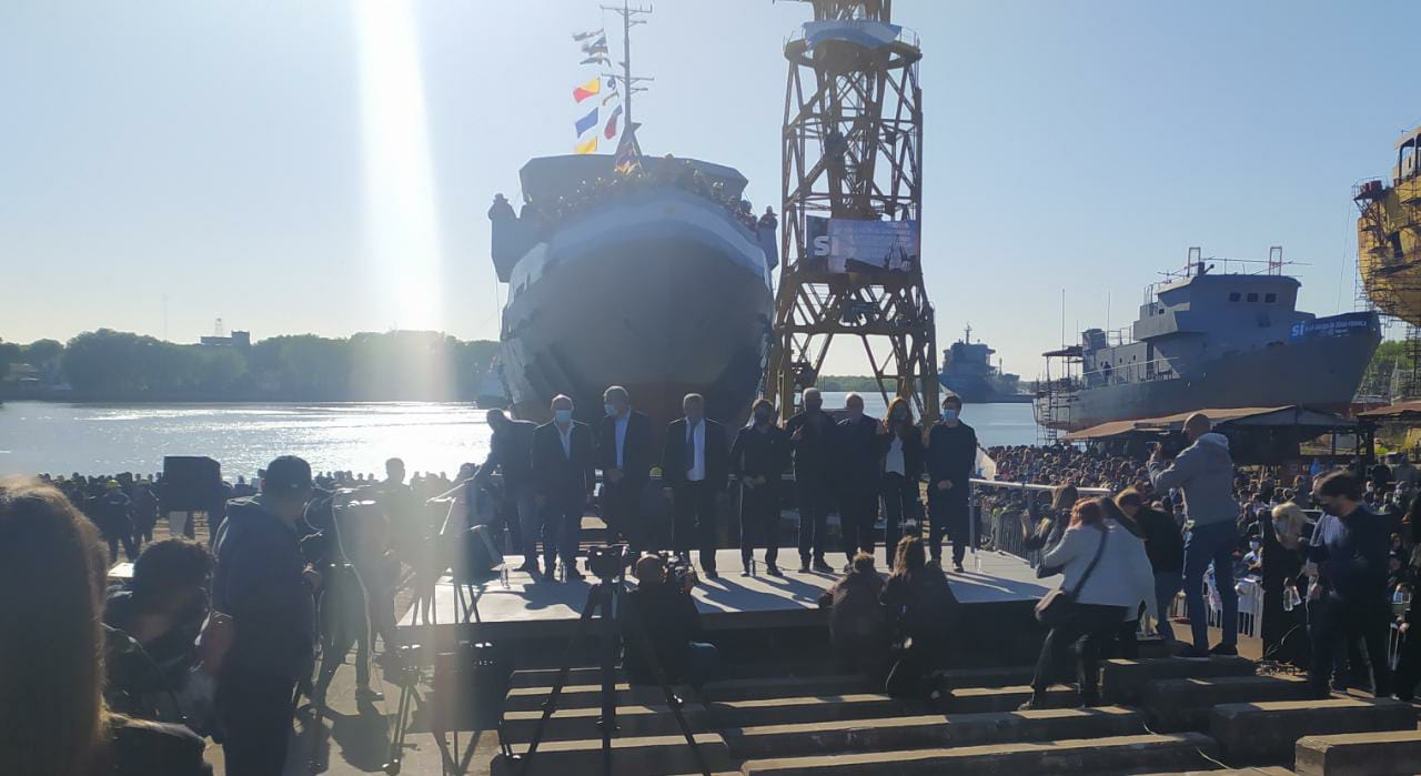 KICILLOF PARTICIPÓ DE LA BOTADURA DE UN BARCO EN  LA LOCALIDAD DE ENSENADA