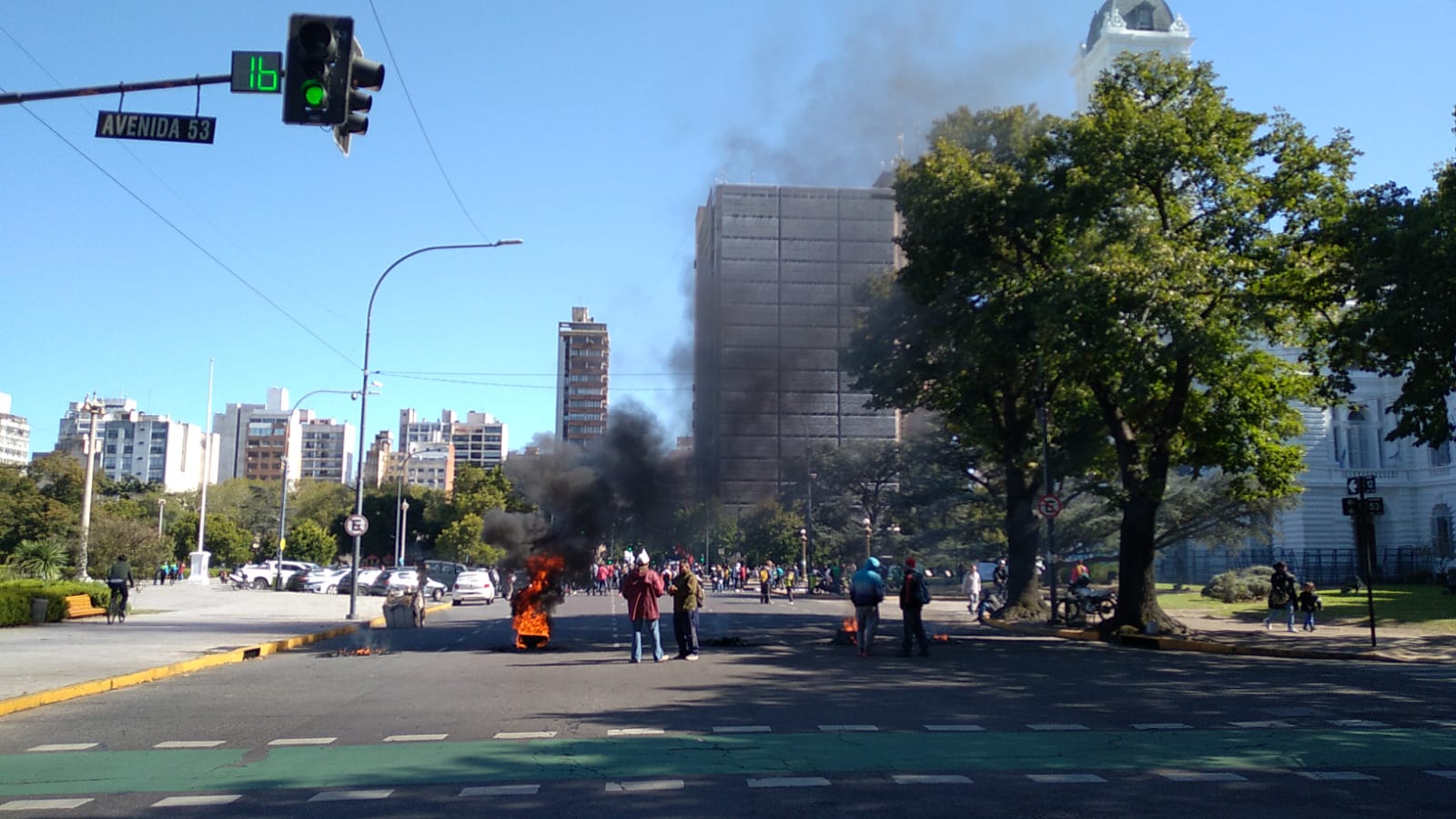 TRABAJADORES MUNICIPALES PIDEN LA APERTURA DE PARITARIAS FRENTE A LA COMUNA