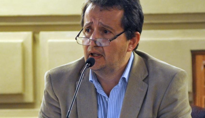 CARLOS DEL FRADE: "SE LE ESTÁ DANDO BASURA A LOS PIBES"