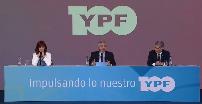 CRISTINA Y ALBERTO ENCABEZARON UN ACTO POR LOS 100 AÑOS DE YPF