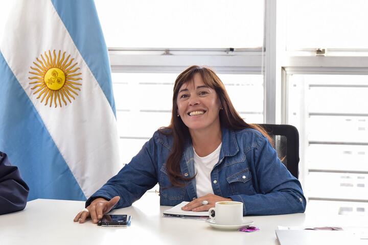 JACKIE FLORES: "TOMAN A LOS CARTONEROS COMO SUS ENEMIGOS"
