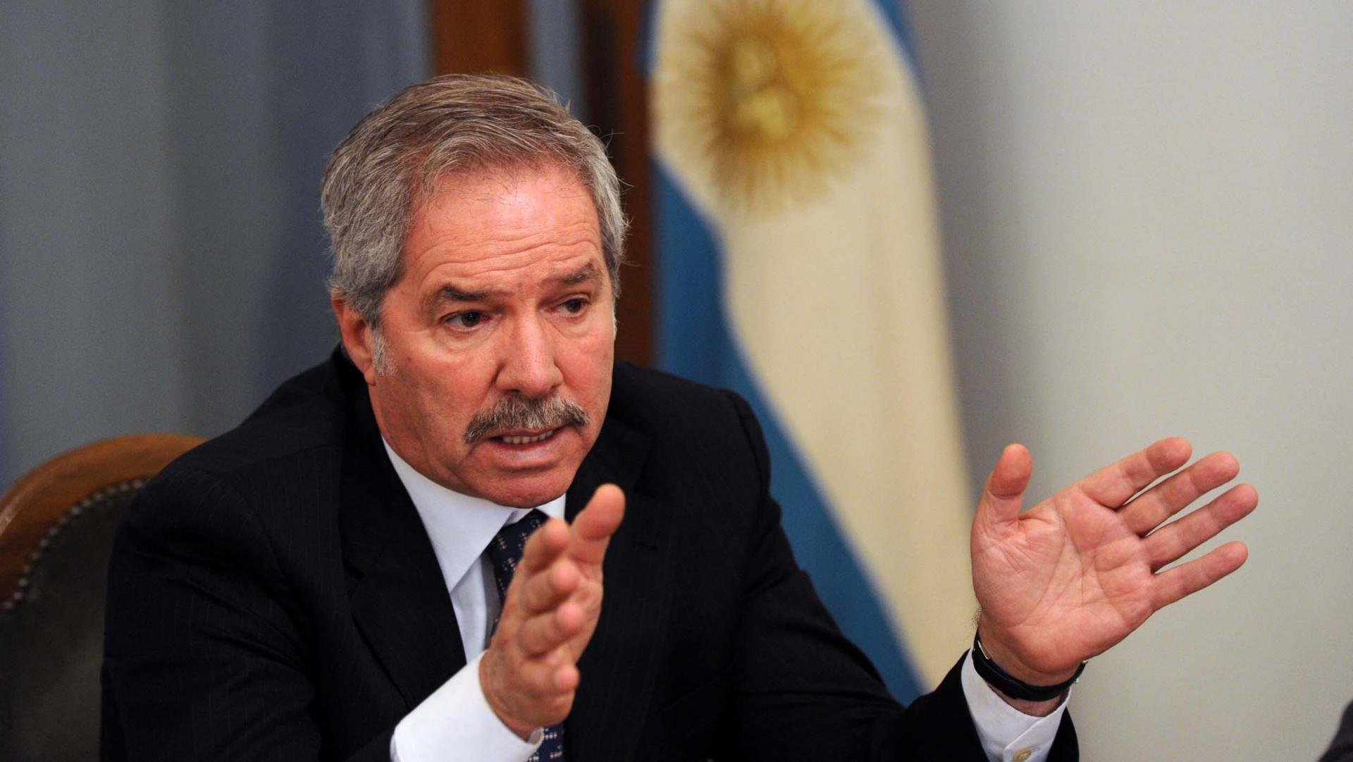 FELIPE SOLÁ CALIFICÓ COMO “EXTREMA” LA DEPENDENCIA ARGENTINA DE ESTADOS UNIDOS
