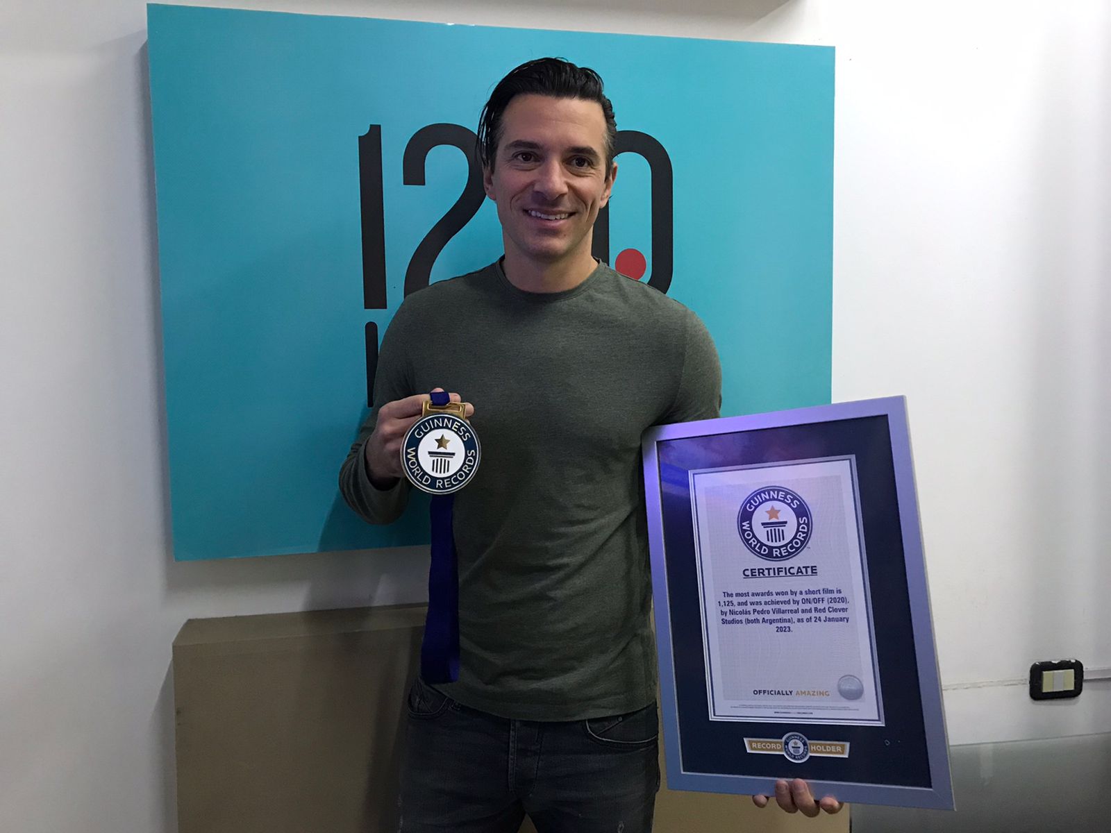 UN PLATENSE OBTUVO EL RECORD GUINESS POR EL CORTO MÁS PREMIADO