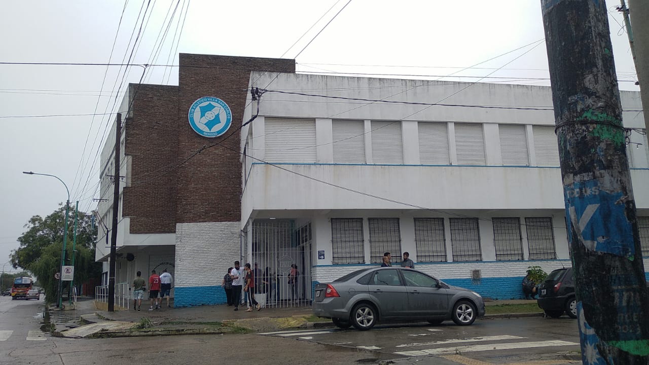 SON 70 LOS EVACUADOS EN EL CLUB VILLA SAN CARLOS DE BERISSO
