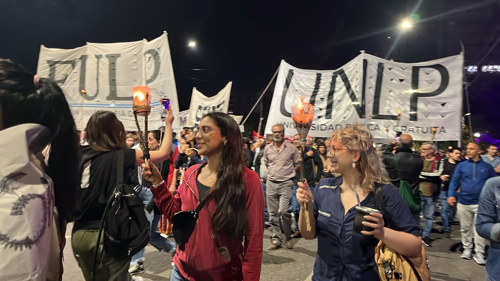 SE REALIZÓ LA MARCHA DE ANTORCHAS EN LA PLATA