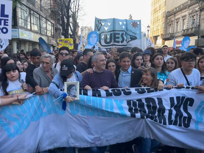 AXEL KICILLOF PARTICIPA DE LA MARCHA POR "LA NOCHE DE LOS LAPICES"