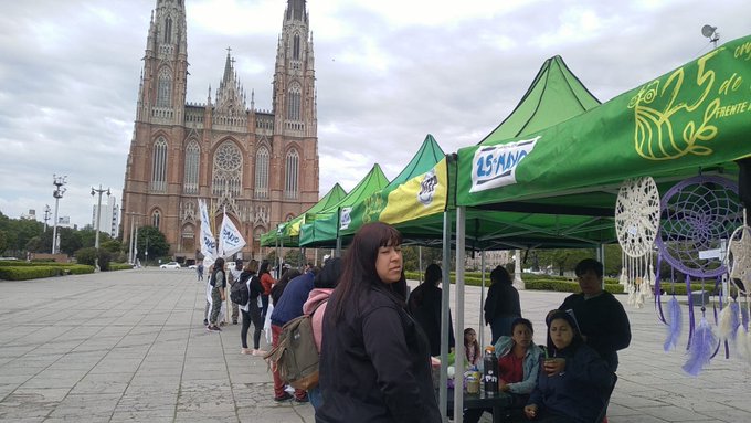 REALIZAN UN FERIAZO EN  PLAZA MORENO