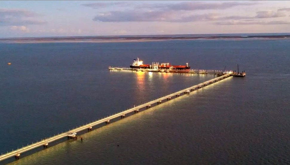 JUAN CRUZ LUCERO: "ESTO SE EXPLICA POR LA INVERSIÓN EN EL PUERTO DE CORONEL ROSALES"