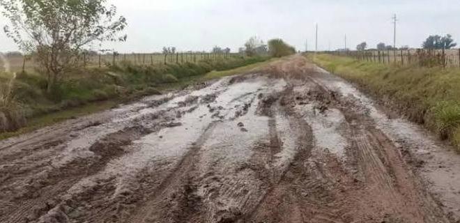 REALIZAN UN TRACTORAZO Y SE MOVILIZAN FRENTE AL MUNICIPIO