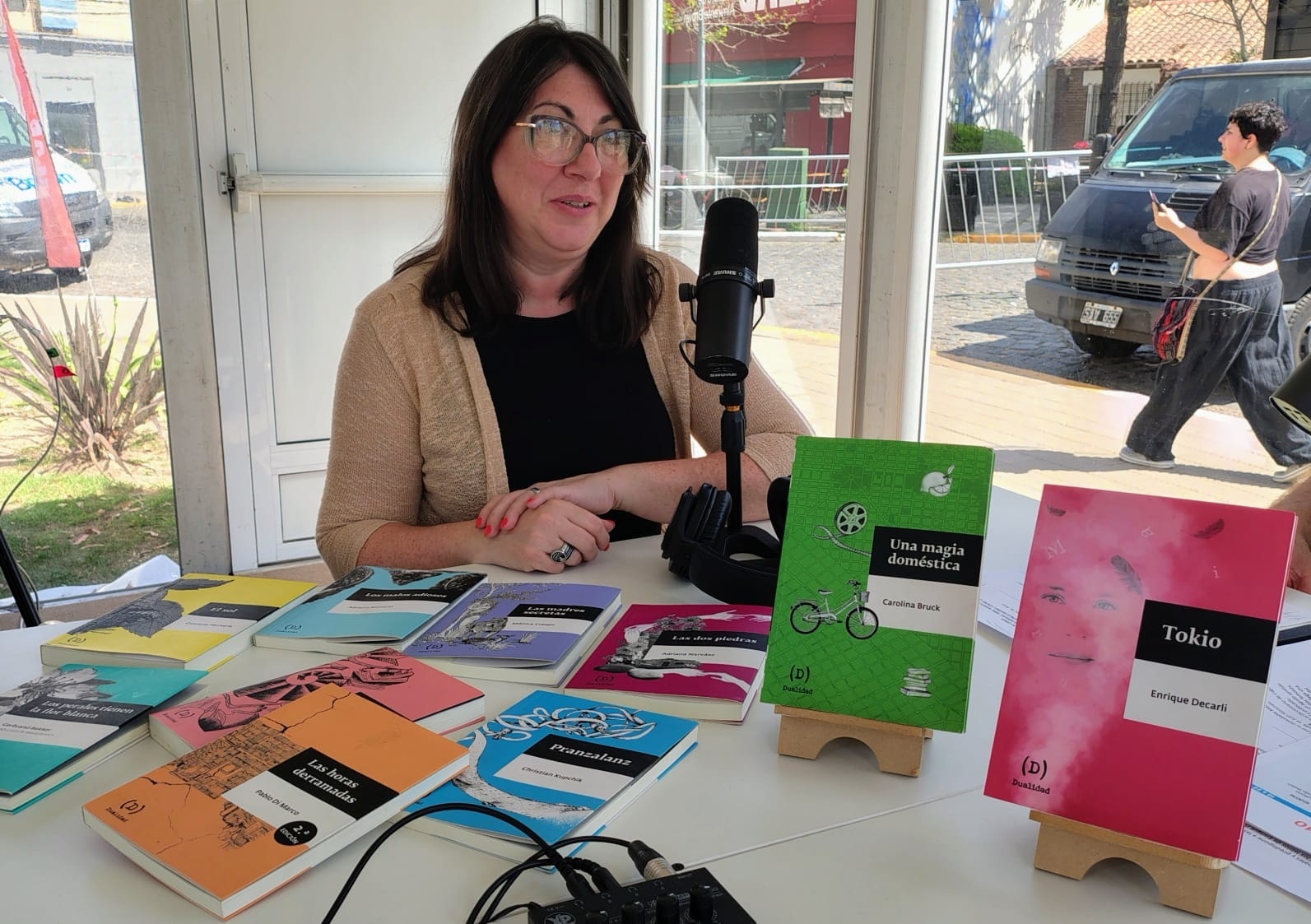 EDICIONES DUALIDAD EN LA FERIA DEL LIBRO