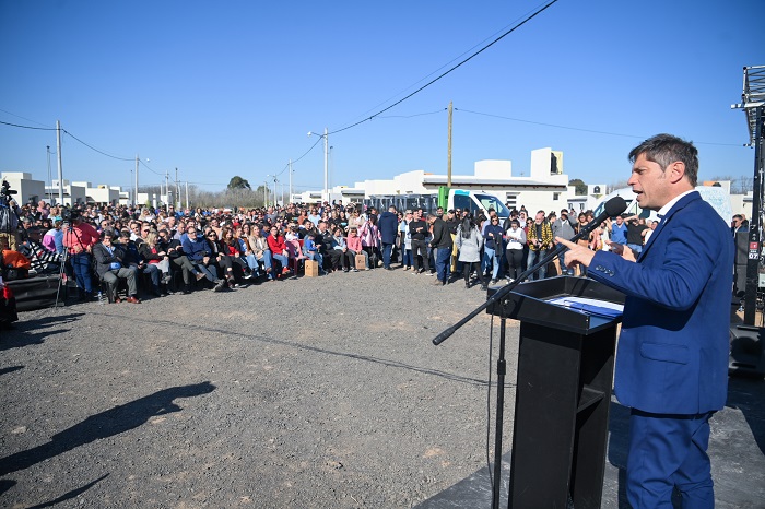 KICILLOF PARTICIPÓ DE LA ENTREGA DE 14 VIVIENDAS PARA EFECTIVOS DE LA POLICÍA