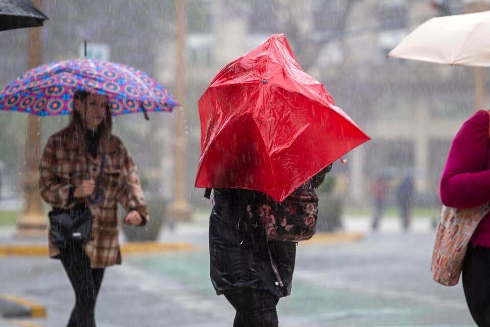 RIGE ALERTA POR LLUVIAS Y VIENTOS PARA LA ZONA DEL RÍO DE LA PLATA EN LAS PRÓXIMAS HORAS