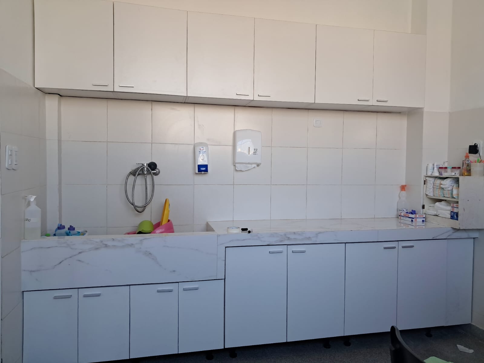 ESTUDIANTES ELABORARON Y EQUIPARON CON MUEBLES EL HOSPITAL SBARRA