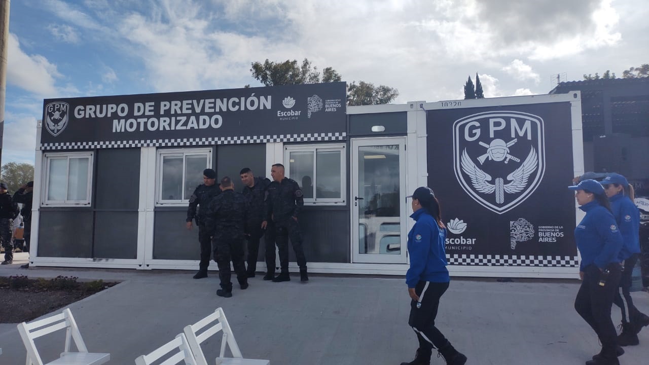 AXEL KICILLOF INAUGURÓ UN NUEVO EDIFICIO PARA EL GRUPO DE POLICÍA MOTORIZADA