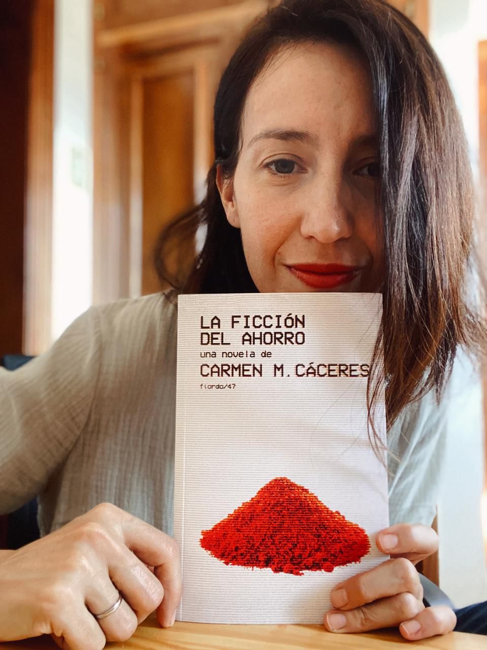 “ES CURIOSO CÓMO LOS TIEMPOS DE LA LITERATURA SE SINCRONIZAN CON LOS DE LA REALIDAD”