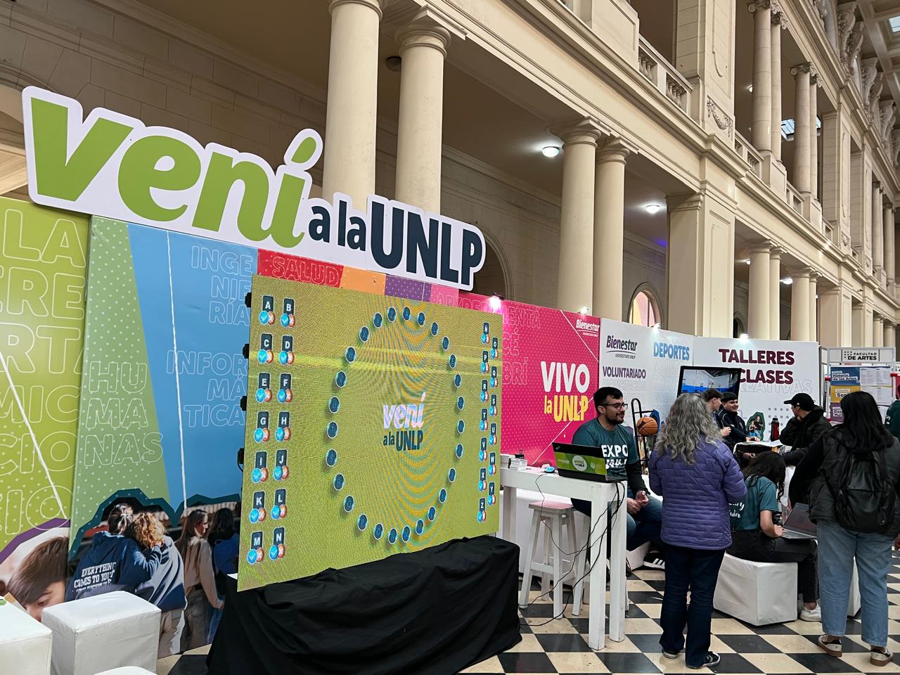 CON MUCHA CONCURRENCIA CONTINÚA LA EXPO UNIVERSIDAD EN EL PASAJE DARDO ROCHA