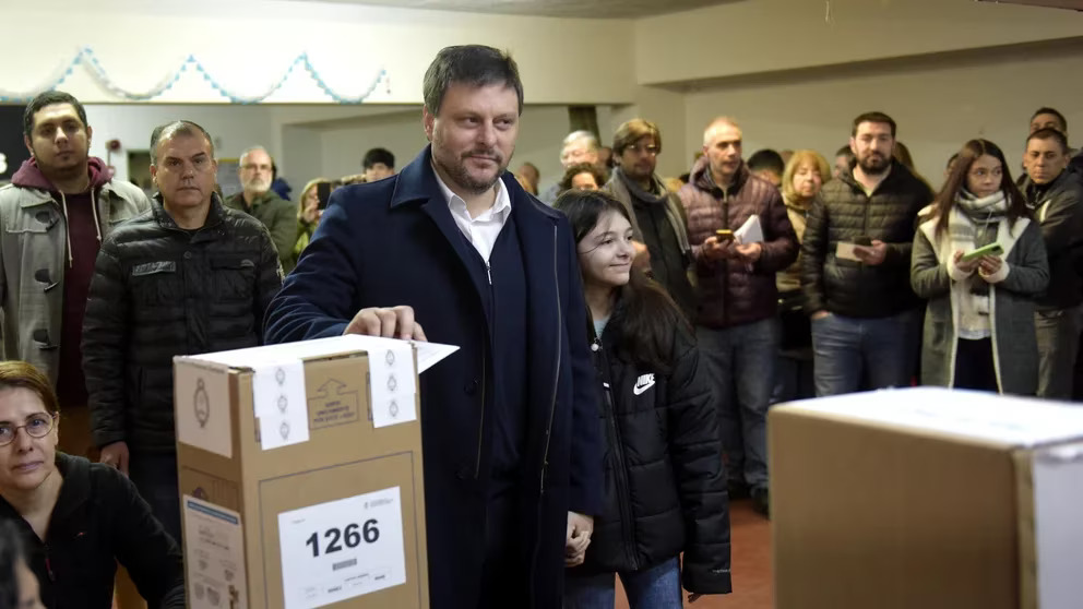 LEANDRO SANTORO: "VENIR A VOTAR ES LA ÚNICA MANERA DE FORTALECER EL SISTEMA ELECTORAL”