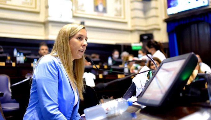 LUCÍA IAÑEZ: “TENEMOS QUE COMPROMETERNOS A FORTALECER LA DEMOCRACIA”