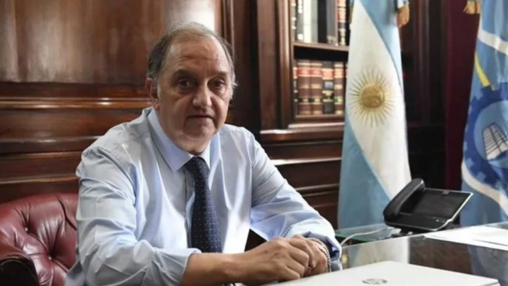 LINARES: “EL GOBIERNO VA A TENER QUE CUMPLIR Y RECAPACITAR”