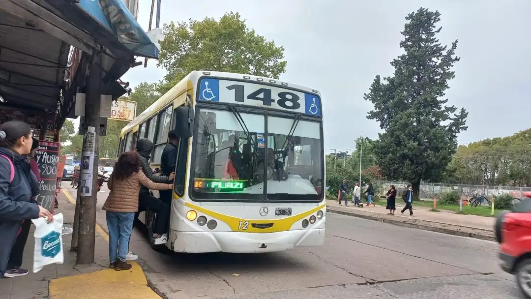 DENUNCIAN EL VACIAMIENTO DE LA EMPRESA 148 DE COLECTIVOS