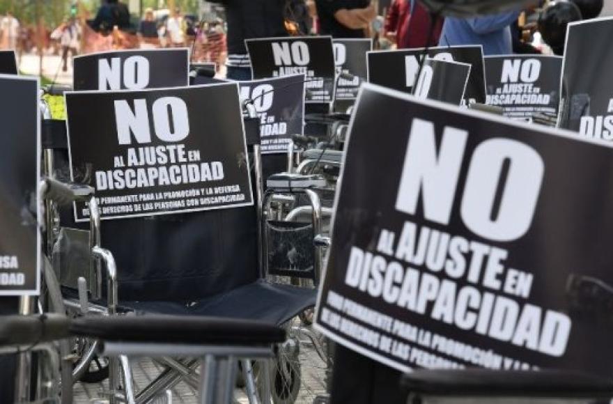 PERSONAS CON DISCAPACIDAD MARCHAN AL CONGRESO EN RECHAZO AL VETO DE MILEI
