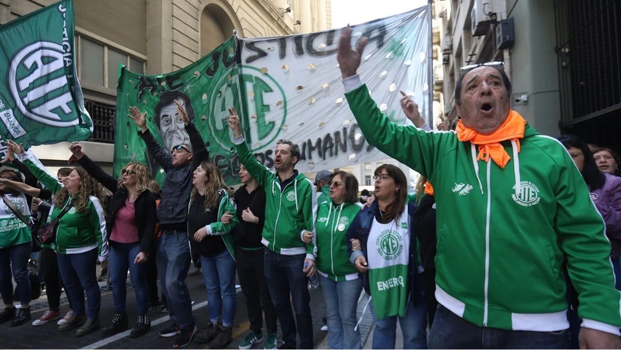 ATE DENUNCIA QUE “TE OBLIGAN A FIRMAR EL RETIRO VOLUNTARIO PARA NO QUEDAR EN LA CALLE”