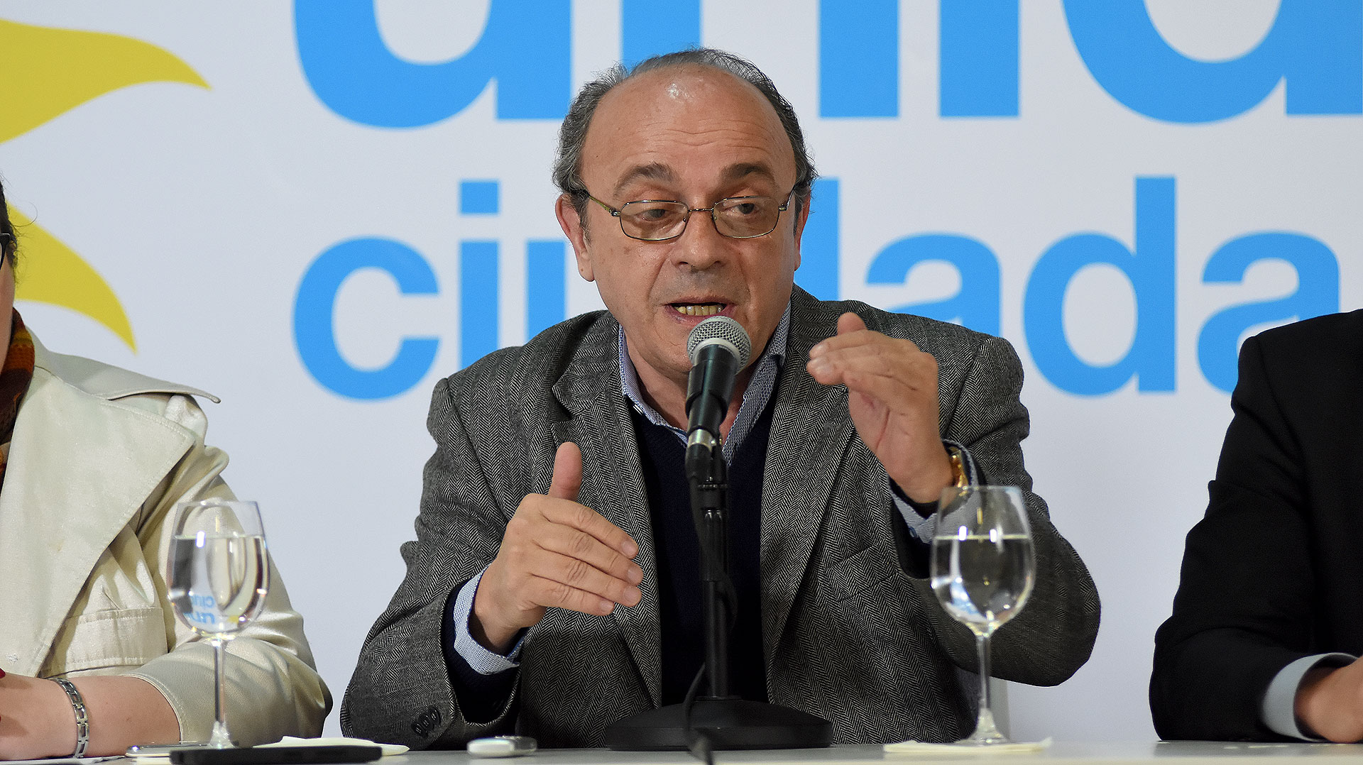 LEOPOLDO MOREAU: "EL MACRISMO DEFENDIÓ A SUS GUARDAESPALDAS DE COMODORO PY"