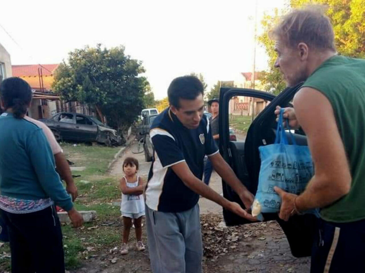 DESDE LA PLATA SOLIDARIA ACTIVAN OPERATIVO PARA ASISTIR COMEDORES Y MERENDEROS