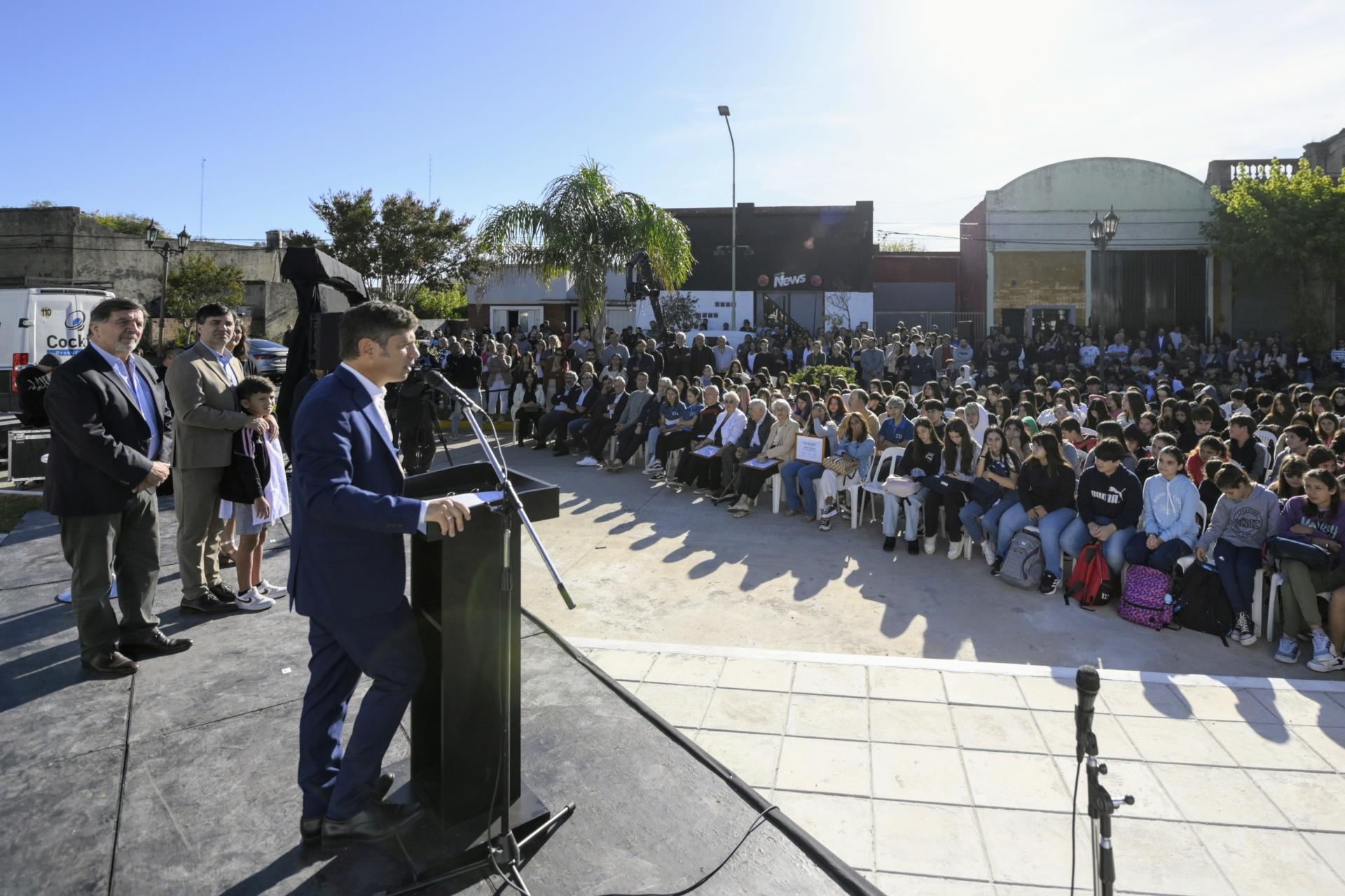 KICILLOF INAUGURÓ EL CICLO LECTIVO EN EL NIVEL SECUNDARIO