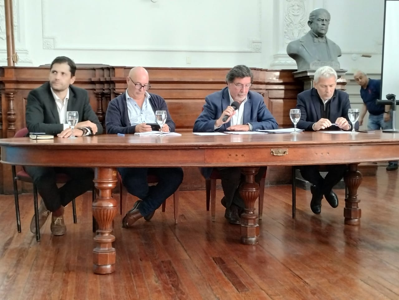 SILEONI ANUNCIÓ UNA IMPORTANTE INVERSIÓN PARA LAS ESCUELAS DE LA PROVINCIA