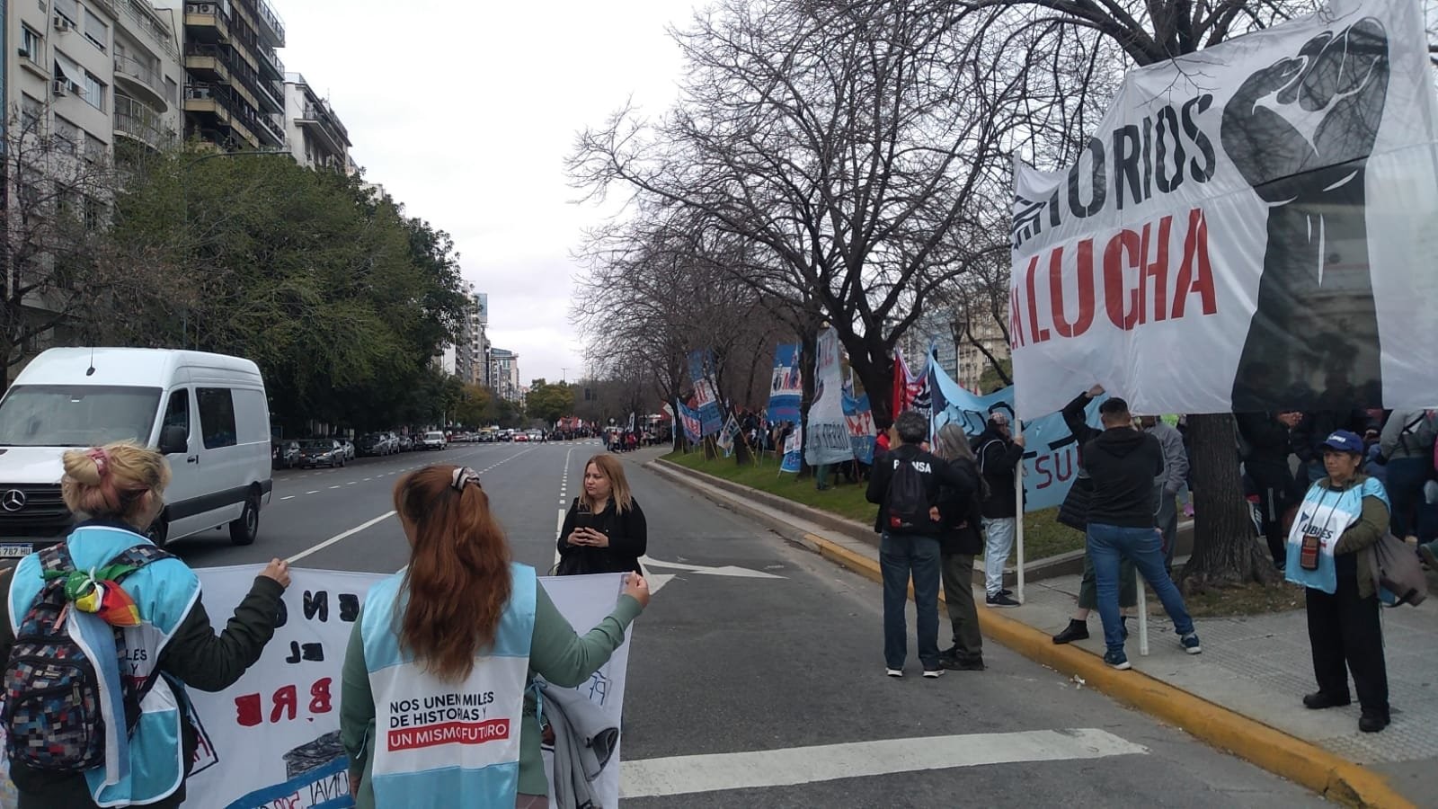 ORGANIZACIONES SOCIALES RECLAMAN ALIMENTOS FRENTE AL MINISTERIO DE CAPITAL HUMANO