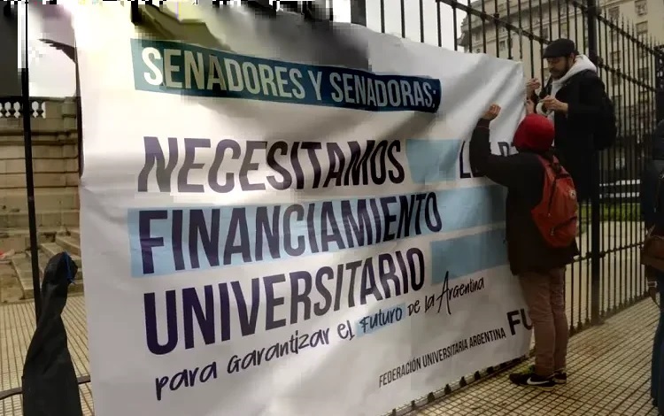 ESTUDIANTES TOMAN EL COLEGIO NACIONAL BUENOS AIRES